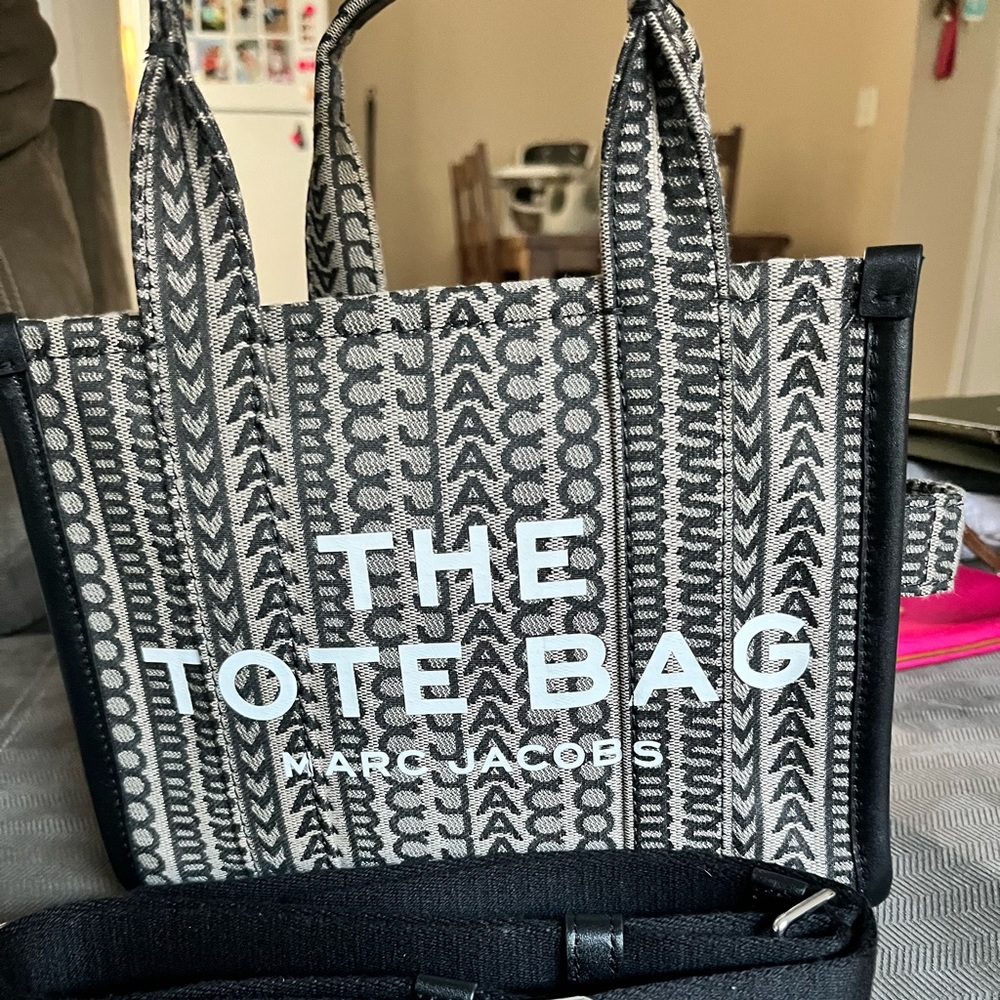 The mini tote bag